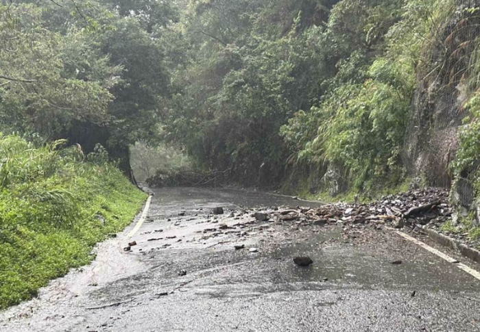 “杜蘇芮”臺風(fēng)來襲臺東山路塌方