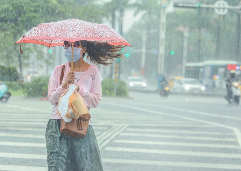 臺(tái)當(dāng)局氣象部門針對(duì)10縣市發(fā)布豪雨特報(bào)，其中高雄市山區(qū)、屏東縣山區(qū)及恒春半島有大豪雨。(本報(bào)資料照片) 圖片來源：臺(tái)灣“中時(shí)新聞網(wǎng)”