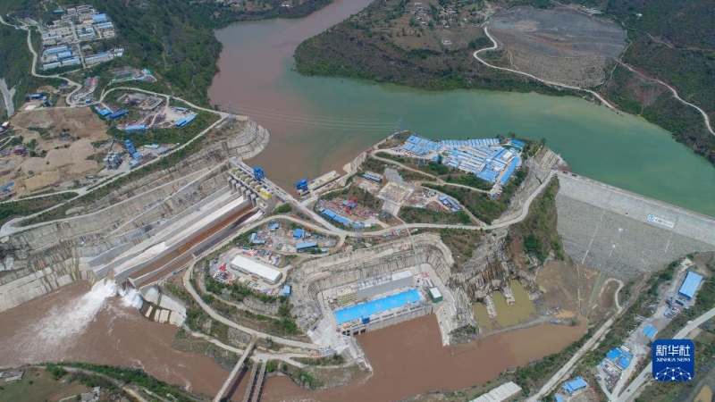 這是2022年6月22日在巴基斯坦旁遮普省拍攝的卡洛特水電站（無(wú)人機(jī)照片）。新華社發(fā)（中國(guó)三峽集團(tuán)供圖）