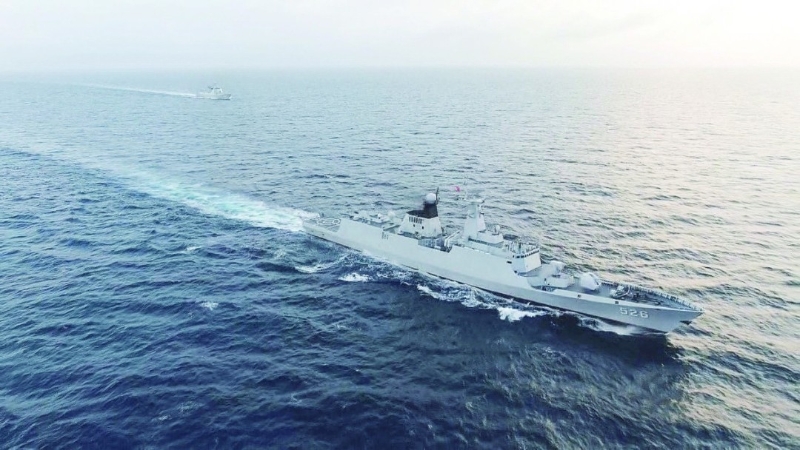 8月19日，解放軍東部戰(zhàn)區(qū)位臺島周邊組織?？章?lián)合戰(zhàn)備警巡，舉行?？盏缺β?lián)合演訓(xùn)。圖為海軍艦艇編隊航行。（中國軍網(wǎng)）.jpg