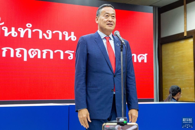 8月22日，在泰國(guó)曼谷，當(dāng)選新一任泰國(guó)總理的賽塔·他威信接受媒體采訪。（圖源：新華社）