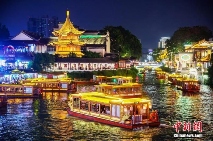 資料圖：江蘇南京，秦淮河上畫舫游弋。 <a target='_blank' href='/'>中新社</a>記者 泱波 攝
