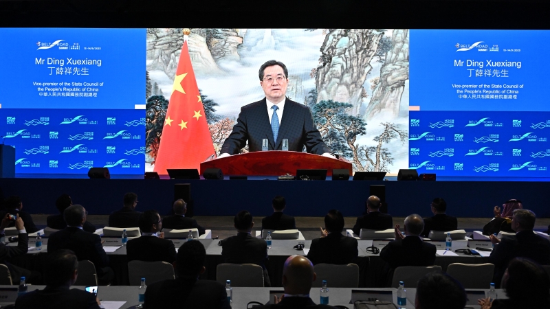 中共中央政治局常委、國(guó)務(wù)院副總理丁薛祥致辭時(shí)表示，支持香港在“一帶一路”發(fā)揮更重要功能。（圖源：香港特區(qū)政府新聞處）