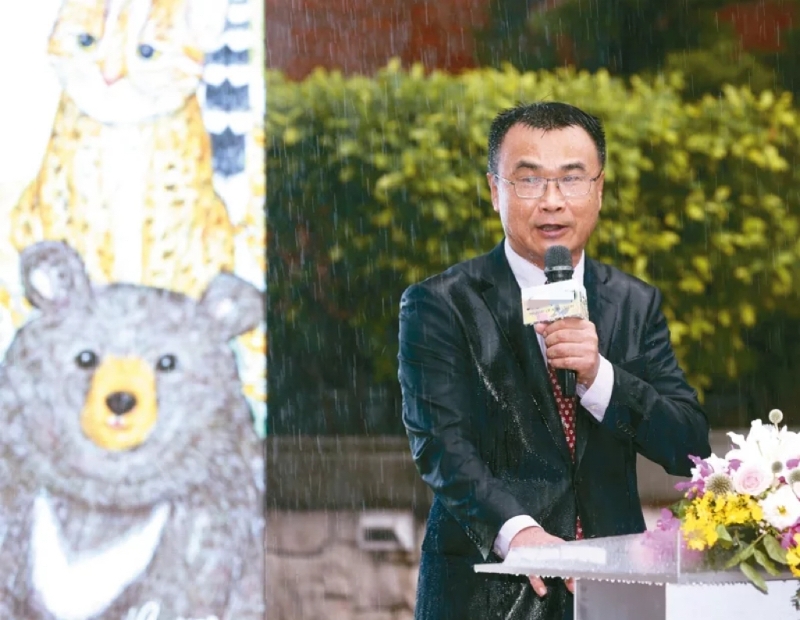 臺農(nóng)業(yè)部門8月成立時，陳吉仲刻意不拿傘在雨中致詞。（圖源：臺灣《聯(lián)合報》）