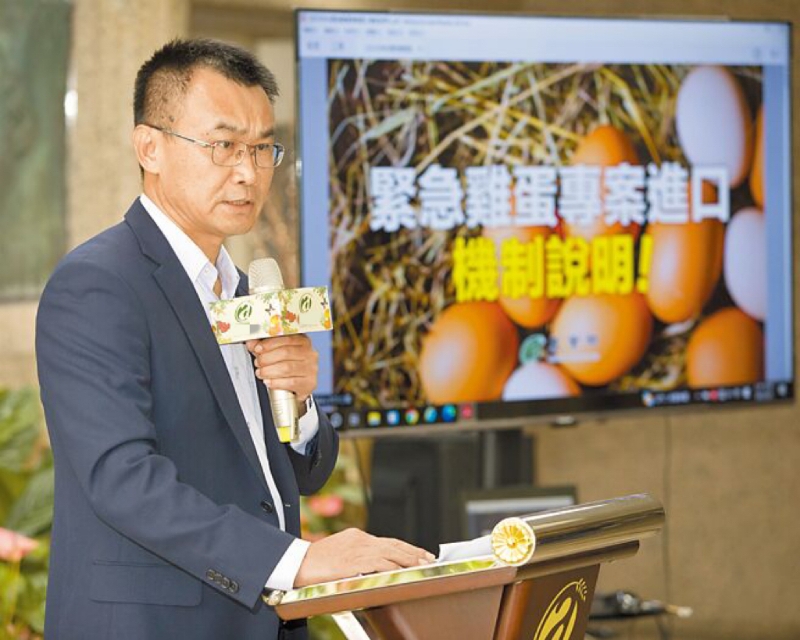 臺灣進(jìn)口雞蛋爭議未歇，臺農(nóng)業(yè)部門負(fù)責(zé)人陳吉仲多次開記者會說明，反而凸顯出更多更大的問題。（圖源：臺灣“中時新聞網(wǎng)”）