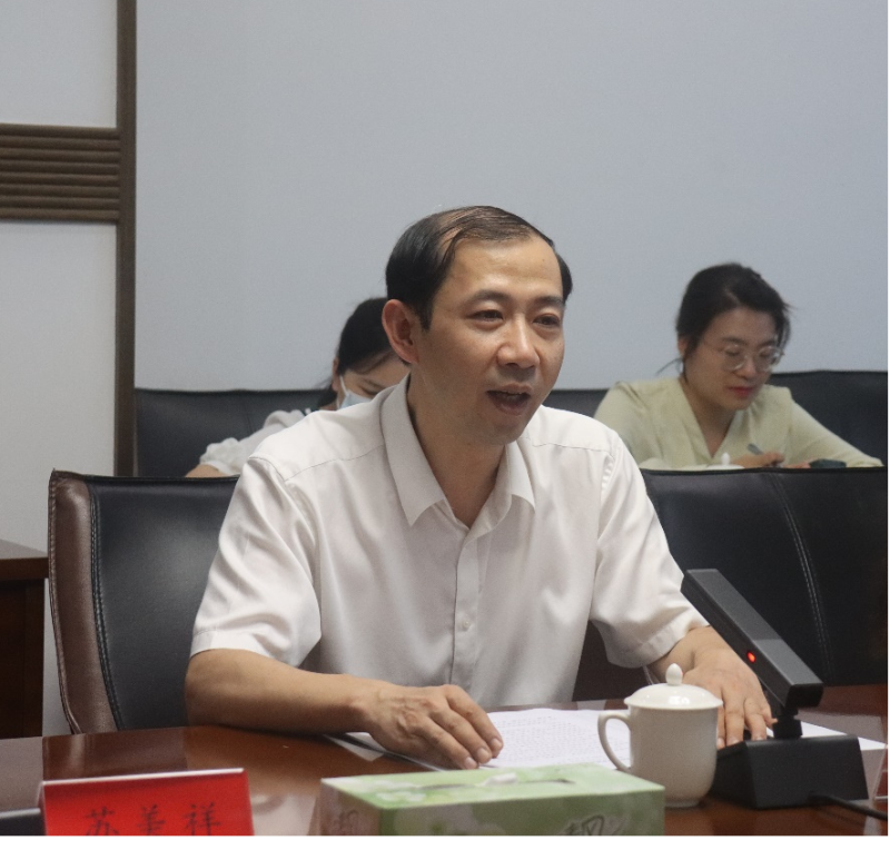 福建社會科學(xué)院副院長吳肇光研究員出席座談會并發(fā)言。