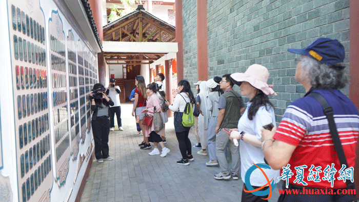 兩岸媒體人參訪女書生態(tài)博物館。（攝影：虞鷹）