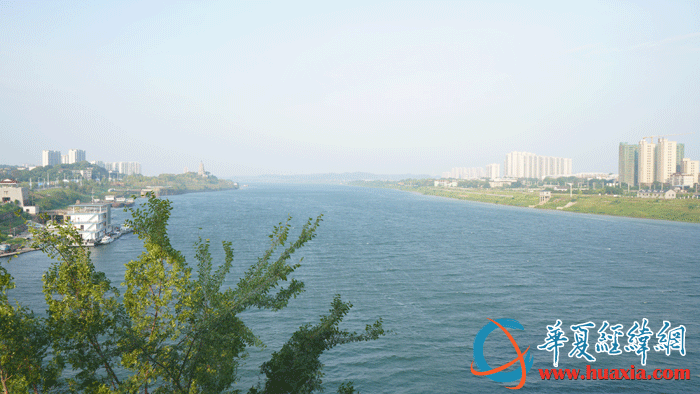 從合江亭上俯瞰湘江美景。（攝影：虞鷹）