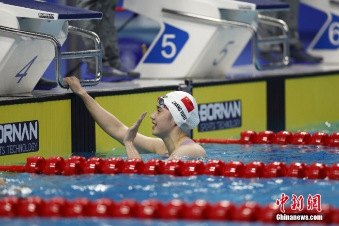 9月24日，杭州第19屆亞運會女子200米蝶泳決賽在杭州奧體中心游泳館舉行。中國選手張雨霏以2分05秒57的成績打破亞運會紀錄，獲得冠軍。<a target='_blank' href='/'>中新社</a>記者 富田 攝