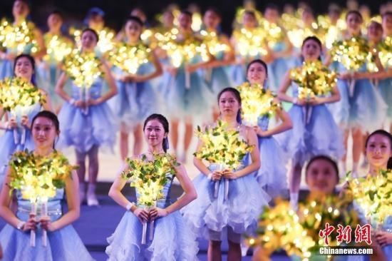 資料圖：9月23日，杭州第19屆亞運(yùn)會(huì)開幕式在浙江杭州奧體中心體育場舉行。<a target='_blank' href='/'>中新社</a>記者 盛佳鵬 攝