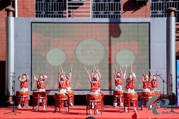 開(kāi)場(chǎng)鼓樂(lè).JPG