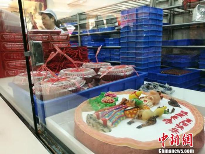 資料圖：等待銷售的重陽(yáng)糕?！＄娚?攝