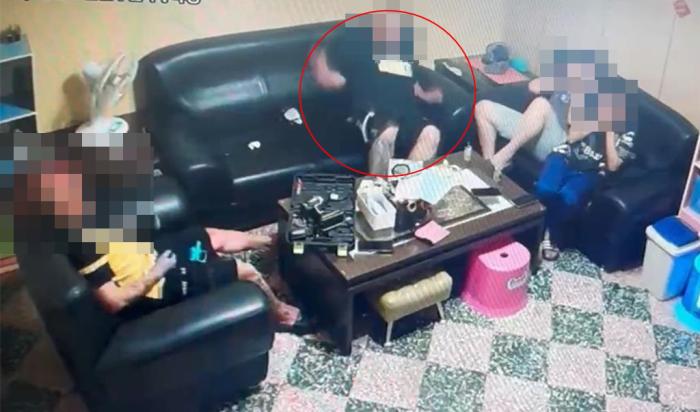 臺(tái)灣一黑幫成員炫耀把玩改造槍，失手自轟腦門當(dāng)場(chǎng)斃命。圖片來(lái)源：臺(tái)灣中時(shí)新聞網(wǎng)