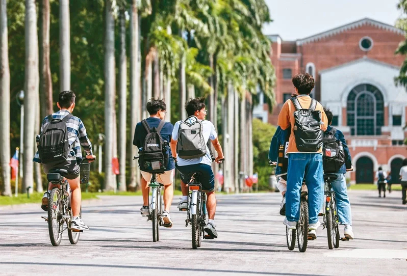 臺當局擬擴大租屋補貼，將針對住校內宿舍的公私立大學生補助宿舍費，遭島內輿論質疑選前撒幣。（圖源：臺灣“聯(lián)合新聞網(wǎng)”）