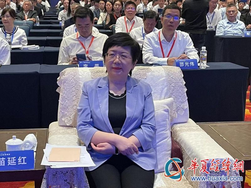 海南省委常委、統(tǒng)戰(zhàn)部部長苗延紅在現(xiàn)場。（攝影 李昕）