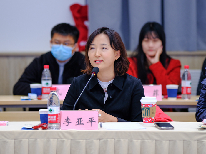 電影《好像也沒(méi)有那么熱血沸騰》出品人、總制片人、愛(ài)美影視 CEO李亞平。來(lái)源：主辦方供圖 