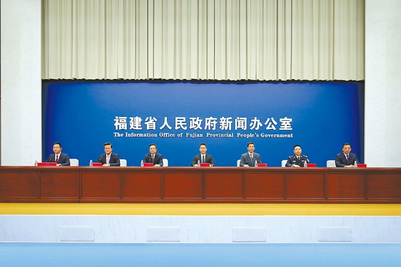 福建省27日進(jìn)一步宣布四方面共15條細(xì)化措施，包括便利臺(tái)灣民眾往來及生活、鼓勵(lì)就業(yè)創(chuàng)業(yè)、深化閩臺(tái)經(jīng)貿(mào)合作，及推動(dòng)涉臺(tái)法治建設(shè)。圖／中新社.jpg