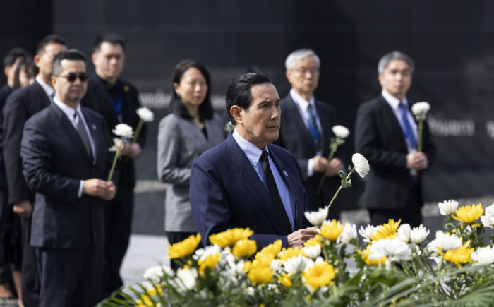 3月29日，中國國民黨前主席馬英九一行參觀了侵華日軍南京大屠殺遇難同胞紀(jì)念館，深切悼念遇難同胞。新華社記者 才揚(yáng) 攝