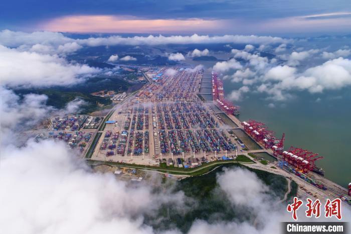 資料圖：寧波港口一景?！∩蚍f俊 攝