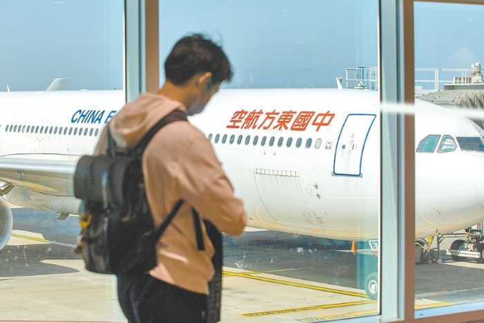 臺(tái)陸委會(huì)公布“恢復(fù)兩岸空運(yùn)客運(yùn)航點(diǎn)之規(guī)劃”，除現(xiàn)行5航點(diǎn)，另開(kāi)放10個(gè)定期航班航點(diǎn)及13個(gè)包機(jī)航點(diǎn)。(中新社)