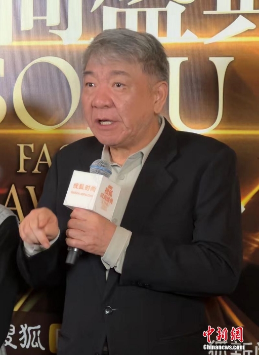 導(dǎo)演鄭曉龍在2023搜狐時尚盛典現(xiàn)場。<a target='_blank' href='/' >中新網(wǎng)</a> 劉越 攝