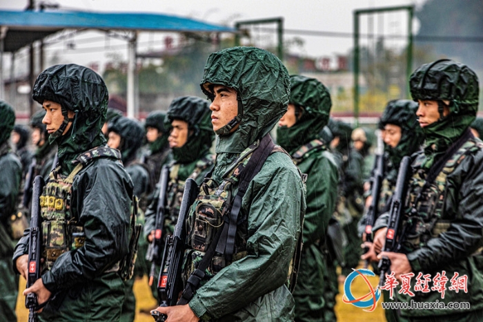 2.與會官兵精神昂揚(yáng)。  施晨洲  攝_副本