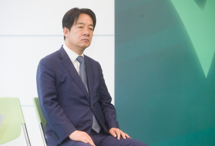 民進黨當(dāng)局采購“高端”疫苗爭議未解，賴清德選前喊贊成公開“高端”疫苗合采購約，引發(fā)討論。（圖源：臺灣《中國時報》）