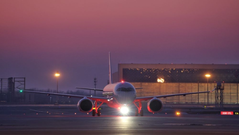 1月9日，東航的一架C919飛機(jī)執(zhí)行MU5137航班，從上海虹橋國(guó)際機(jī)場(chǎng)起飛，在北京大興國(guó)際機(jī)場(chǎng)降落。（圖源：新華社）
