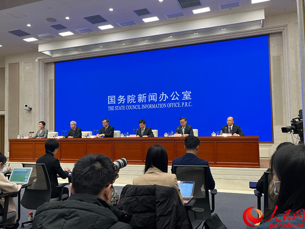 國新辦舉行金融服務經(jīng)濟社會高質(zhì)量發(fā)展新聞發(fā)布會。人民網(wǎng)記者 杜燕飛攝