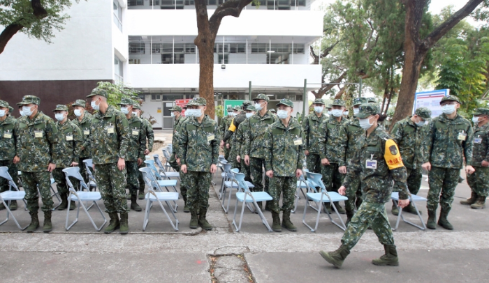 臺軍抵達(dá)成功嶺營區(qū)報(bào)到后開始8周入伍訓(xùn)練