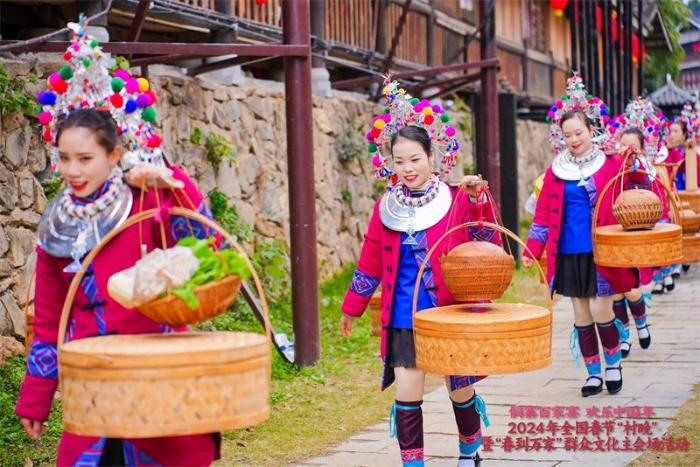 新春走基層丨在中國(guó)最大的侗寨看“村晚”、吃百家宴，唱響美好山鄉(xiāng)