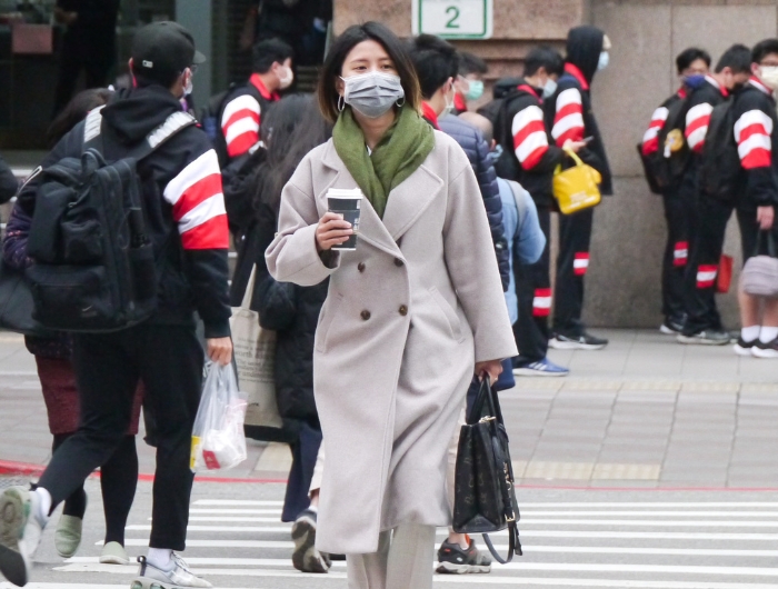 氣象粉專表示，冷空氣前緣已經(jīng)抵達(dá)馬祖，昨晚氣溫還有20度，今天一早只剩9度。（本報(bào)資料照片）