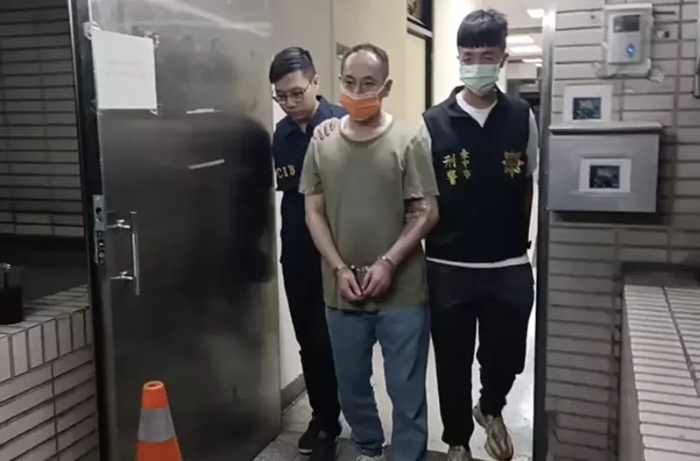 臺(tái)中市杜姓男子（中）為首的詐騙集團(tuán)，架設(shè)假網(wǎng)站發(fā)送釣魚(yú)簡(jiǎn)訊.webp