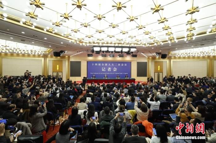 3月7日，十四屆全國人大二次會議在北京舉行記者會，中共中央政治局委員、外交部長王毅就“中國外交政策和對外關(guān)系”相關(guān)問題回答中外記者提問。<a target='_blank' href='/'>中新社</a>記者 韓海丹 攝