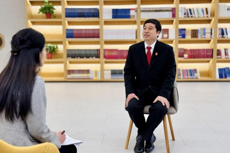 最高法第六巡回法庭分黨組副書記、副庭長羅智勇在接受人民網(wǎng)記者采訪。人民網(wǎng) 肖聰聰攝