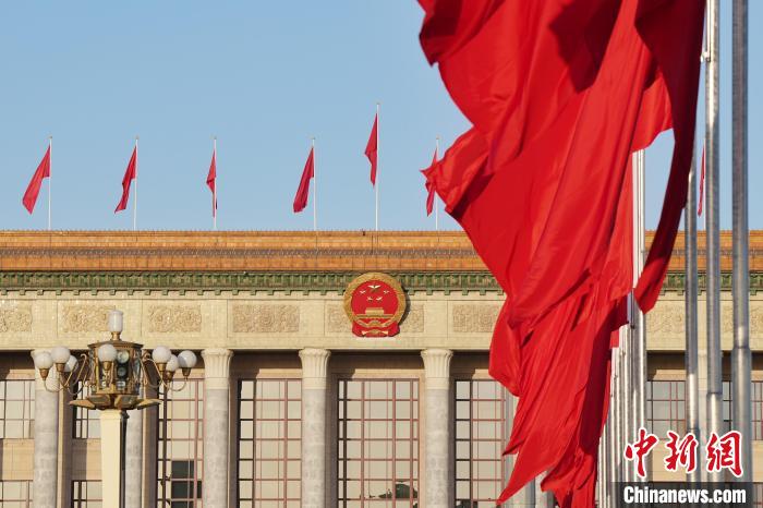 3月8日，十四屆全國(guó)人大二次會(huì)議在北京人民大會(huì)堂舉行第二次全體會(huì)議。　中新社記者 楊華峰 攝