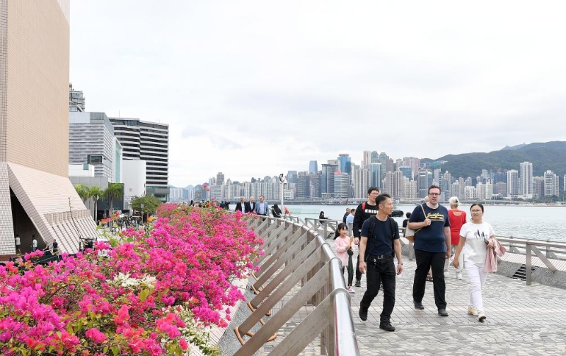 2024年3月19日，游客在香港尖沙咀游覽。（圖源：新華社）