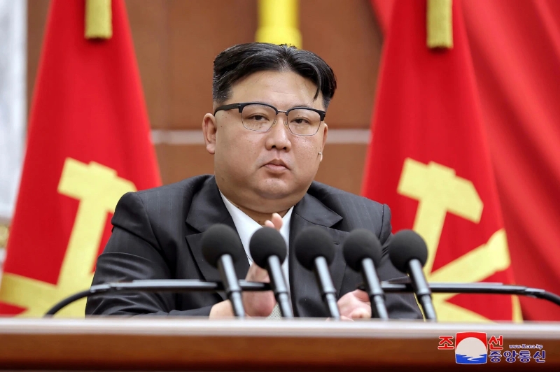 朝鮮最高領(lǐng)導(dǎo)人金正恩在平壤出席2023年12月26日至30日舉行的朝鮮勞動黨八屆九中全會。（圖源：朝中社）