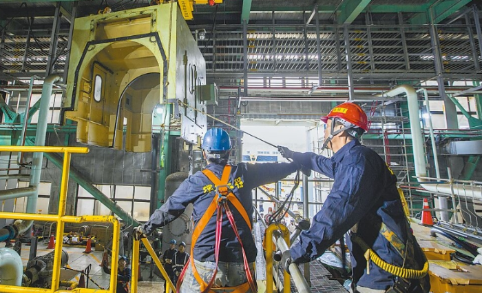 圖為臺電大潭電廠全廠停機，安排715人次進行機組點檢工作