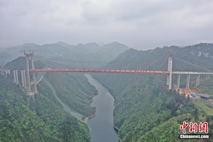 圖為航拍陽(yáng)寶山特大橋。趙磊 攝
