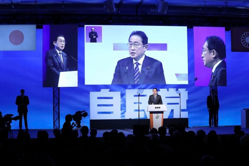 日本自民黨在眾議院補選中落敗，恐影響岸田政權(quán)。圖為日本首相兼自民黨總裁岸田文雄在自民黨大會發(fā)表演說。（圖源：美聯(lián)社）