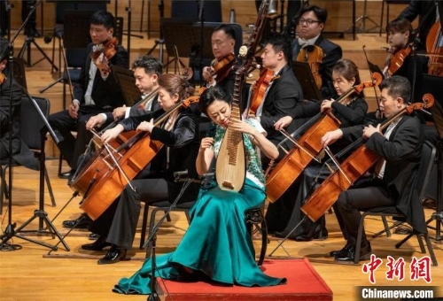 中央民族樂(lè)團(tuán)團(tuán)長(zhǎng)、著名琵琶演奏家趙聰?！『顟棛?quán)攝.jpeg