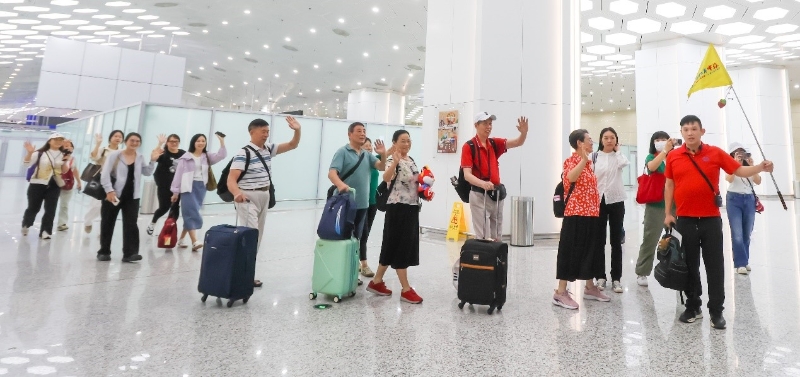 內地居民多次往返澳琴“首發(fā)團”抵澳。澳門特區(qū)旅游局供圖