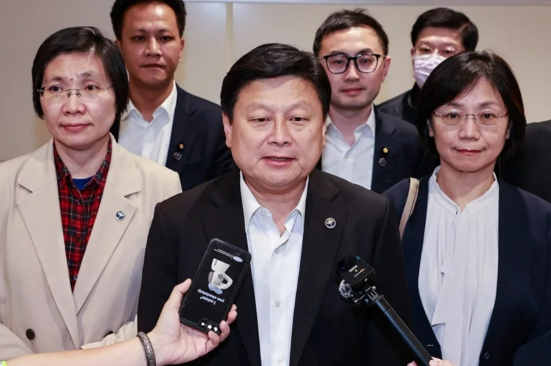 國(guó)民黨團(tuán)總召傅崐萁率藍(lán)營(yíng)民代訪陸之行結(jié)束，卻遭到民進(jìn)黨抹黑。傅崐萁受訪指出，賴清德希望兩岸對(duì)話，應(yīng)如國(guó)民黨一樣，不憂讒畏譏，推動(dòng)兩岸交流。圖／聯(lián)合報(bào)系資料照 圖片來源：臺(tái)灣“聯(lián)合新聞網(wǎng)”