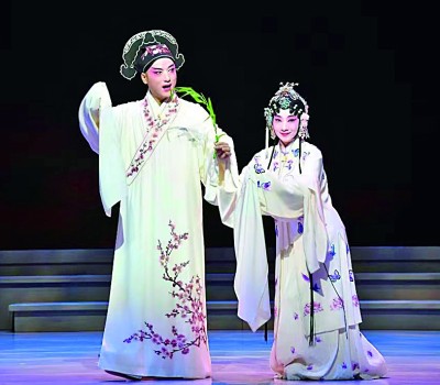 “情不知所起，一往而深”——青春版《牡丹亭》何以20年好戲連臺(tái)傳承不息