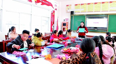 生活在哪里，美術(shù)就在哪里——走進青年美術(shù)教師的創(chuàng)新課堂