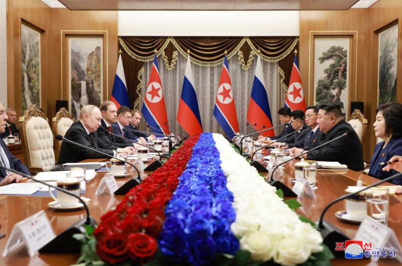 6月19日，在朝鮮平壤，朝鮮勞動(dòng)黨總書記、國(guó)務(wù)委員長(zhǎng)金正恩與俄羅斯總統(tǒng)普京舉行會(huì)談。（圖源：朝中社）