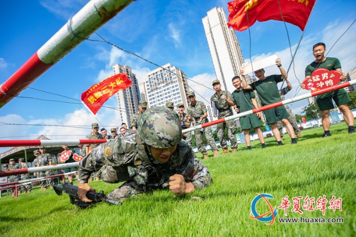 4、2024年7月4日，武警廣西總隊(duì)桂林支隊(duì)組織召開(kāi)軍人運(yùn)動(dòng)會(huì)暨創(chuàng)破紀(jì)錄比武競(jìng)賽。圖為參賽官兵正在全力以赴參與競(jìng)賽。（施晨洲 攝）_副本