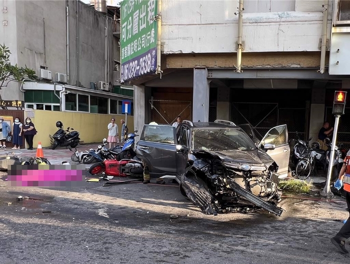 臺(tái)灣成功大學(xué)女職員開車突發(fā)癲癇 高速?zèng)_撞7車