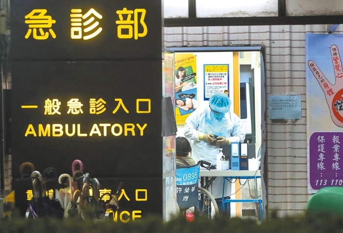 臺(tái)灣大型醫(yī)院電價(jià)要調(diào)升14％，引發(fā)爭(zhēng)議，經(jīng)濟(jì)部日前急轉(zhuǎn)彎，宣布醫(yī)院診所等電價(jià)凍漲。圖為臺(tái)大醫(yī)院急診室外觀